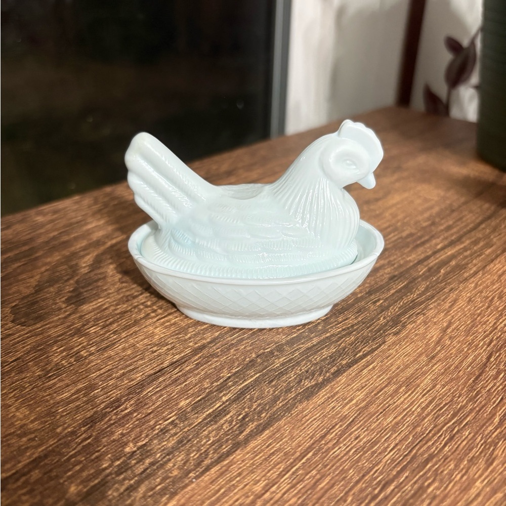 White Vintage Hen On Nest Made In Taiwan 3 Inch